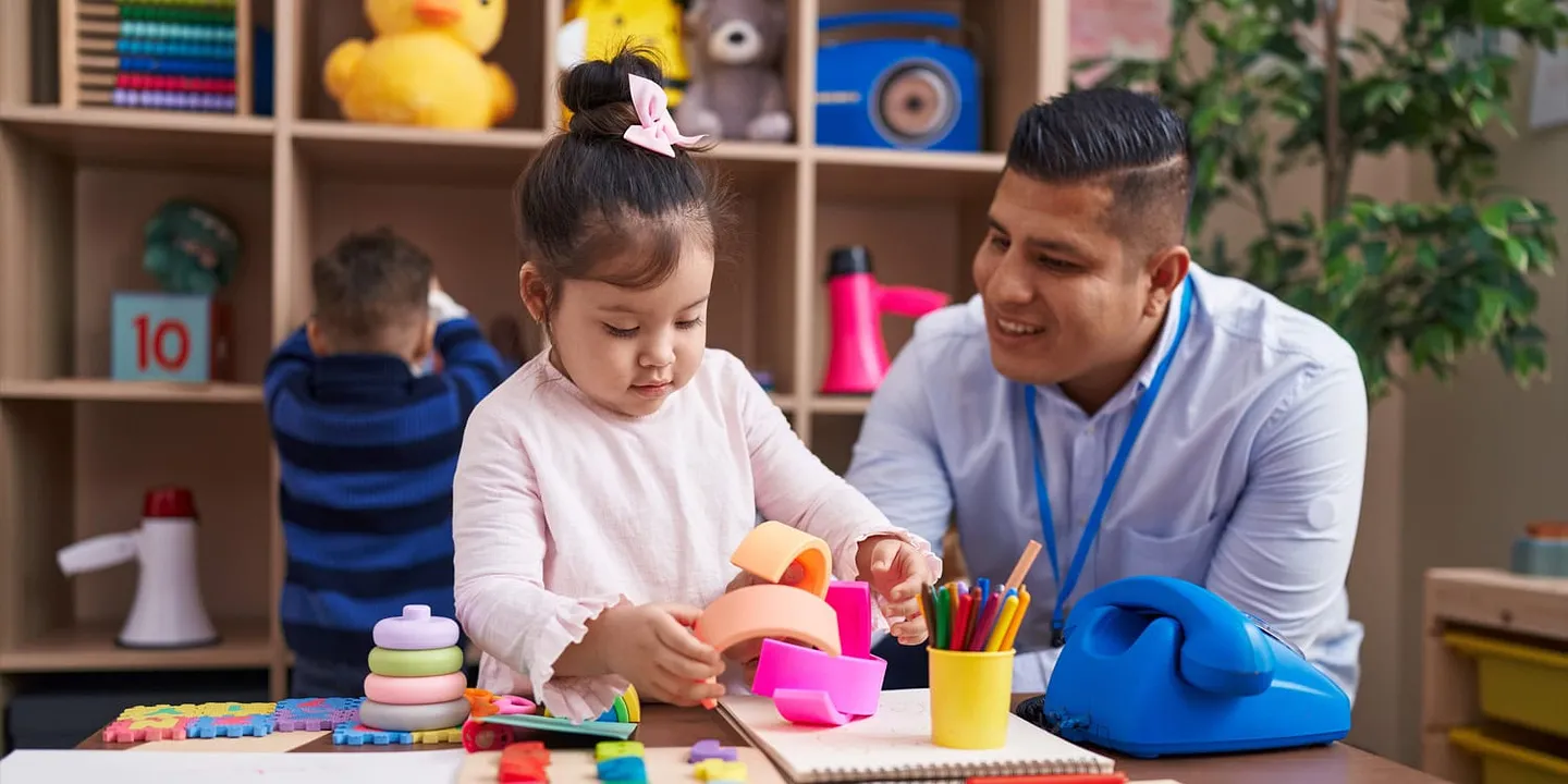 Кто заботится? Стереотипы о мужчинах в детских садах